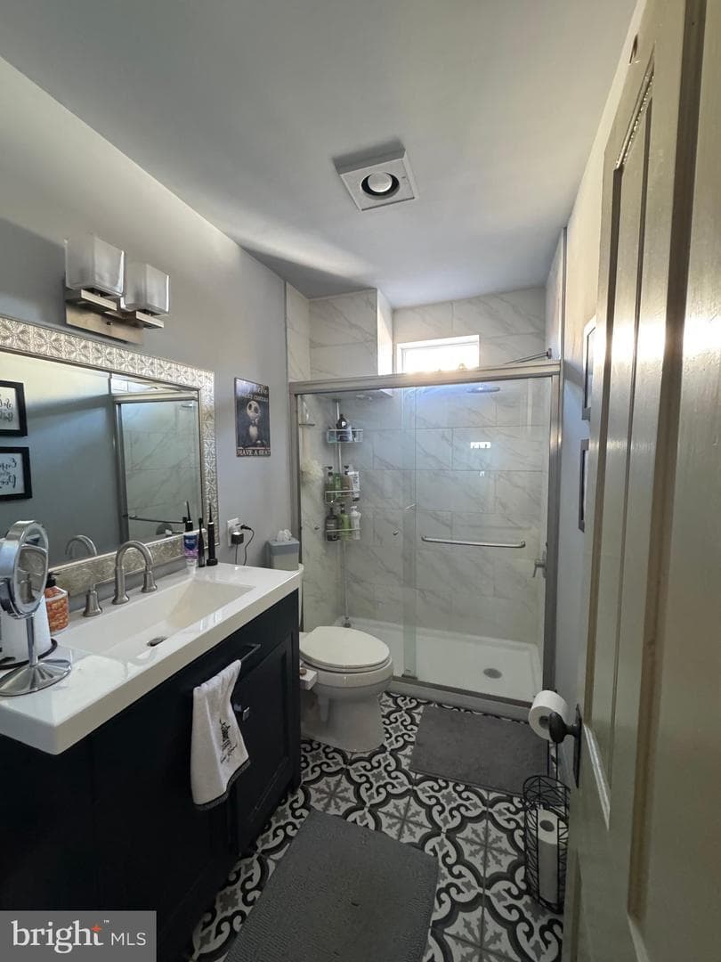 211 E Freedley Street photo 18