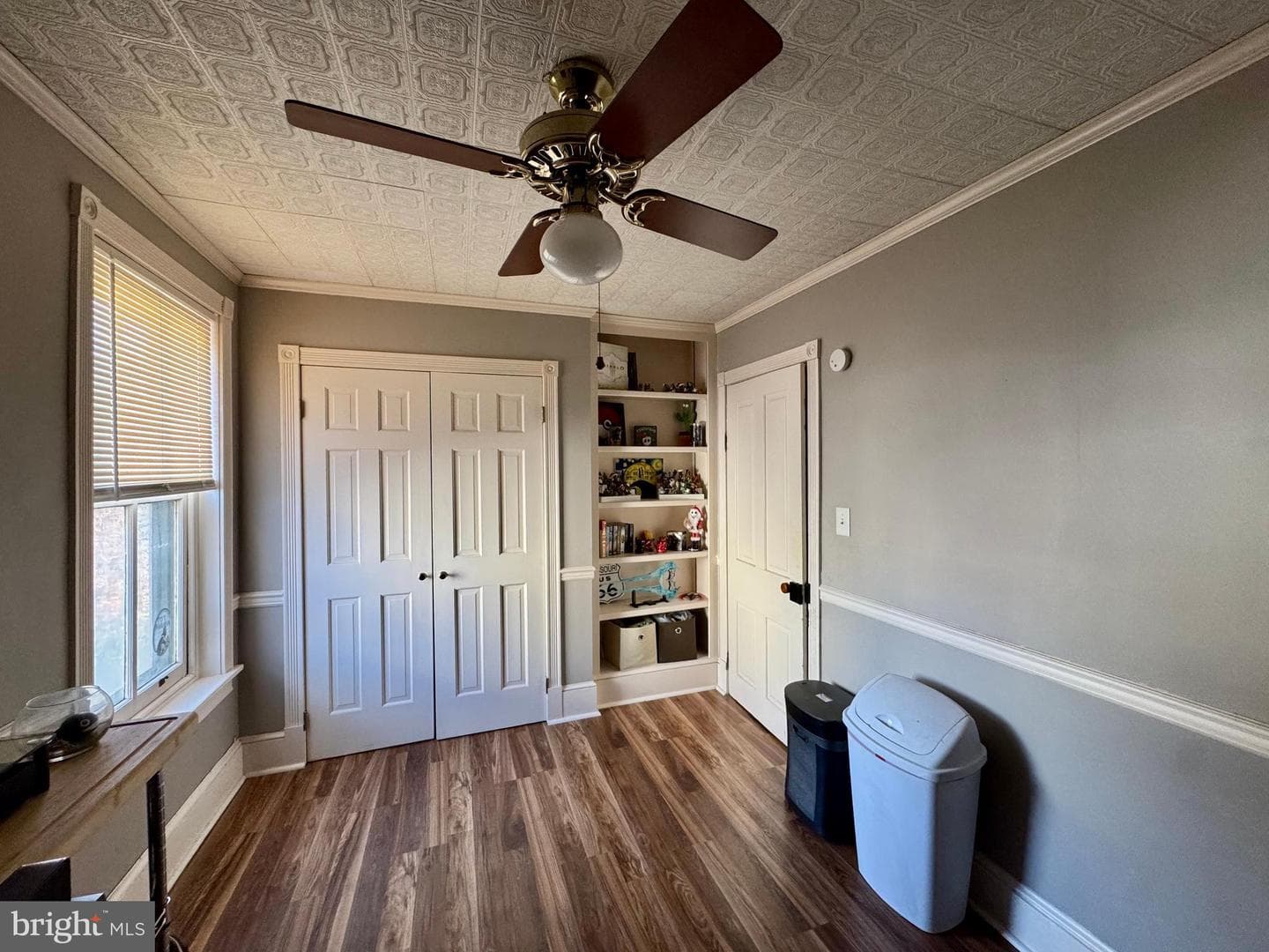 211 E Freedley Street photo 19