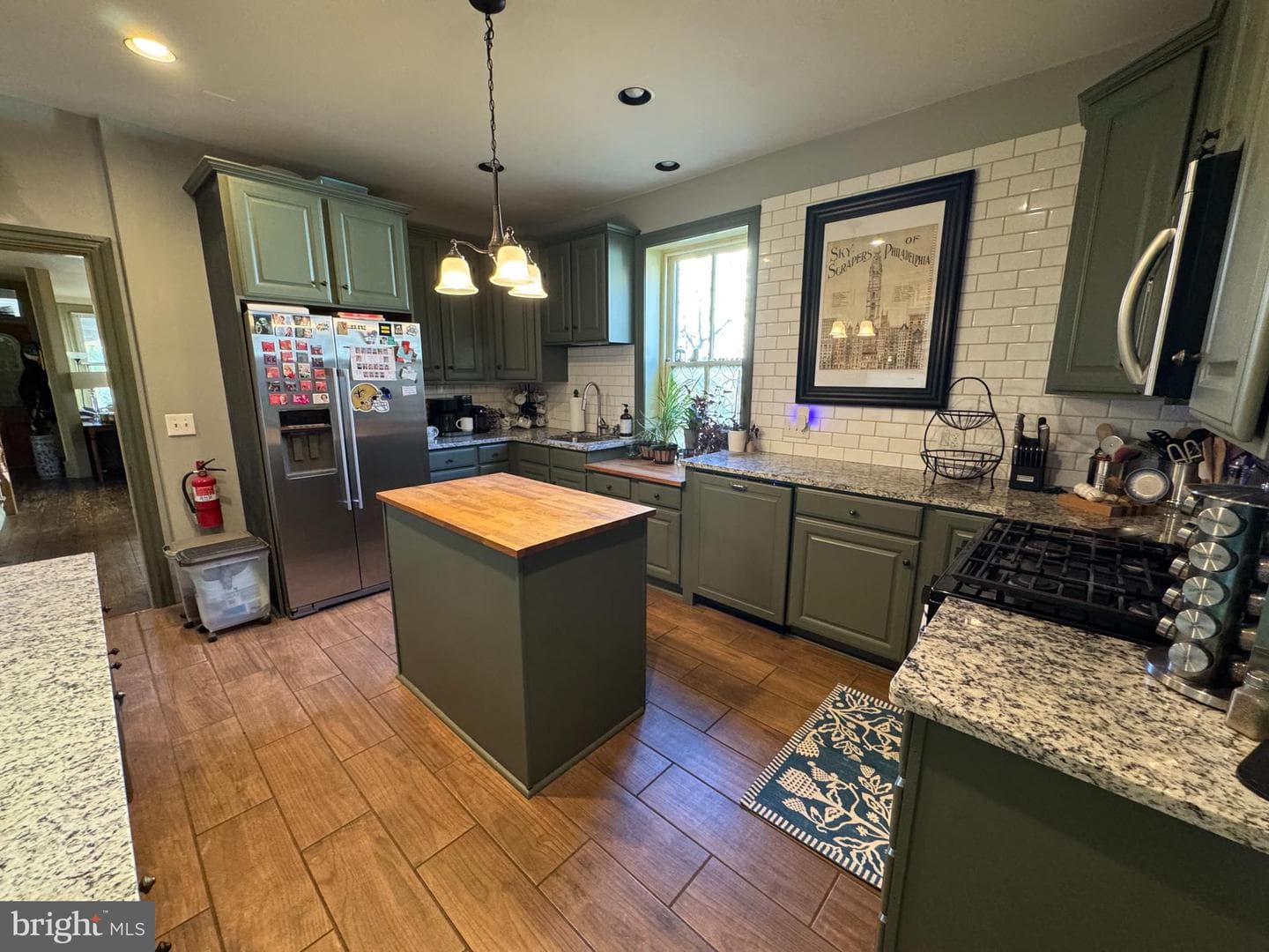 211 E Freedley Street photo 2