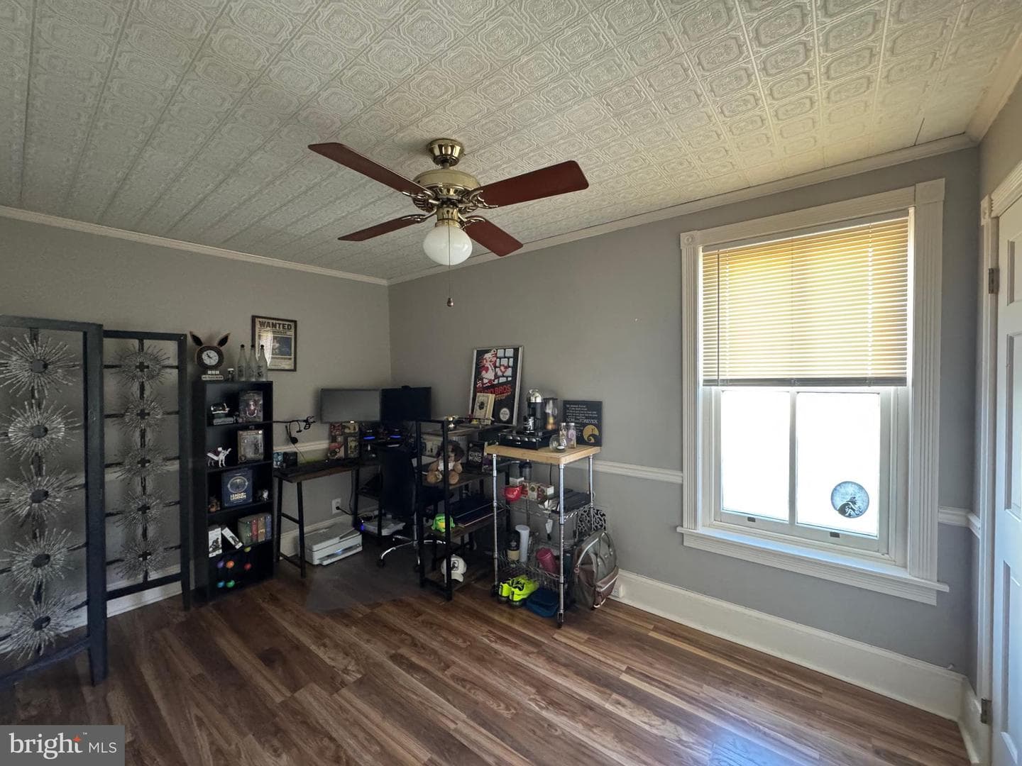 211 E Freedley Street photo 20