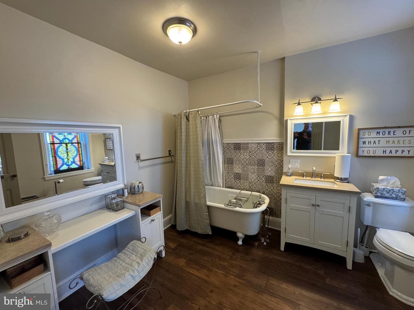 211 E Freedley Street photo 23