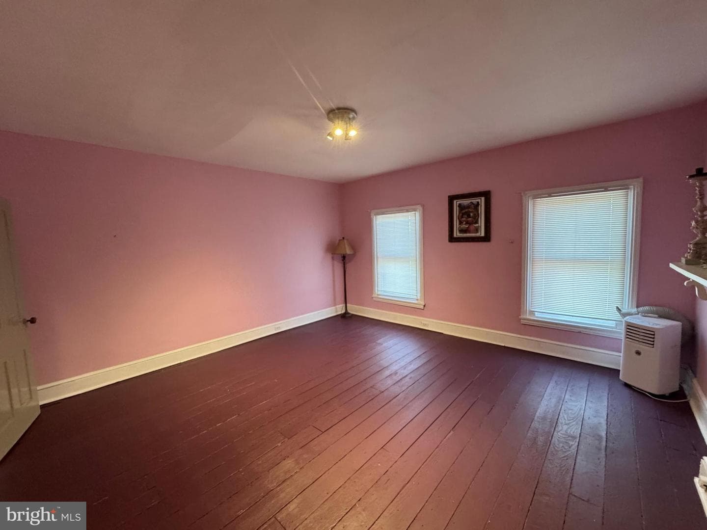 211 E Freedley Street photo 24