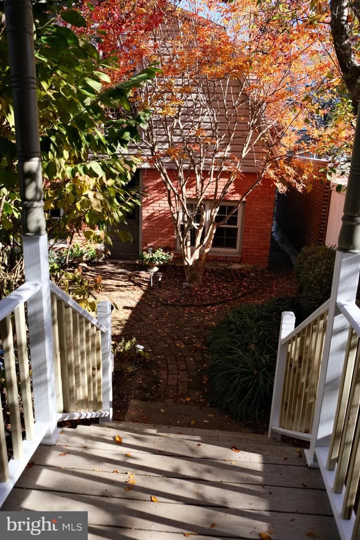 211 E Freedley Street photo 26