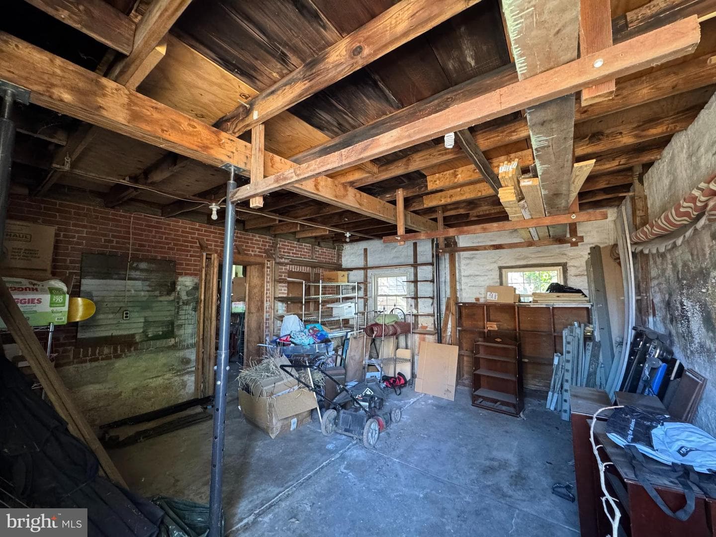 211 E Freedley Street photo 34