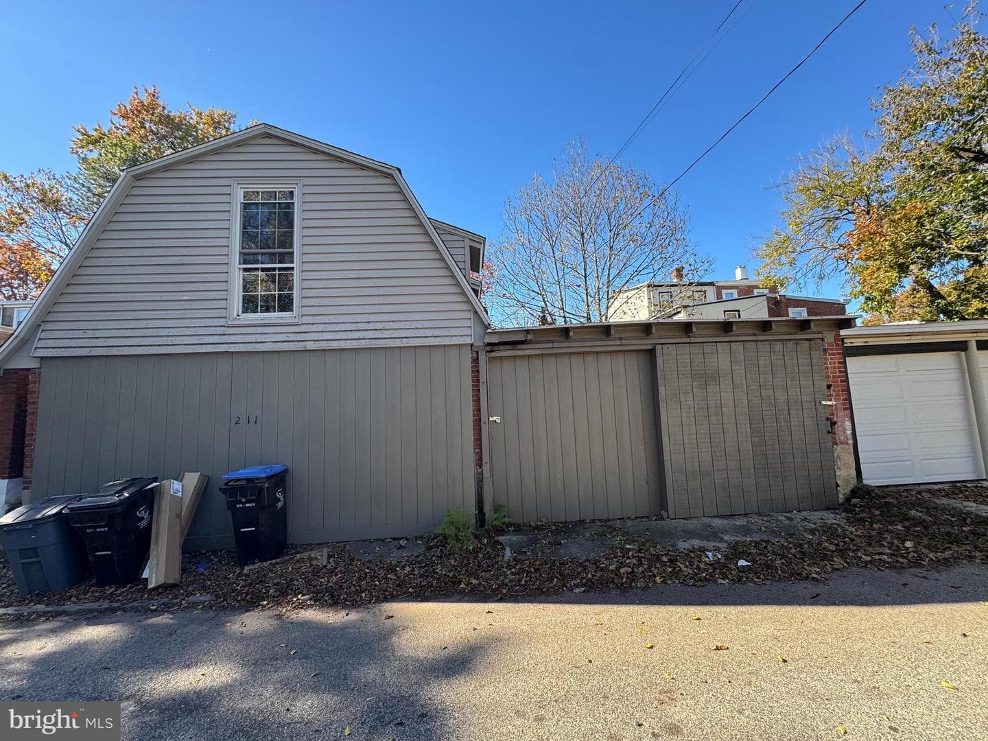 211 E Freedley Street photo 36