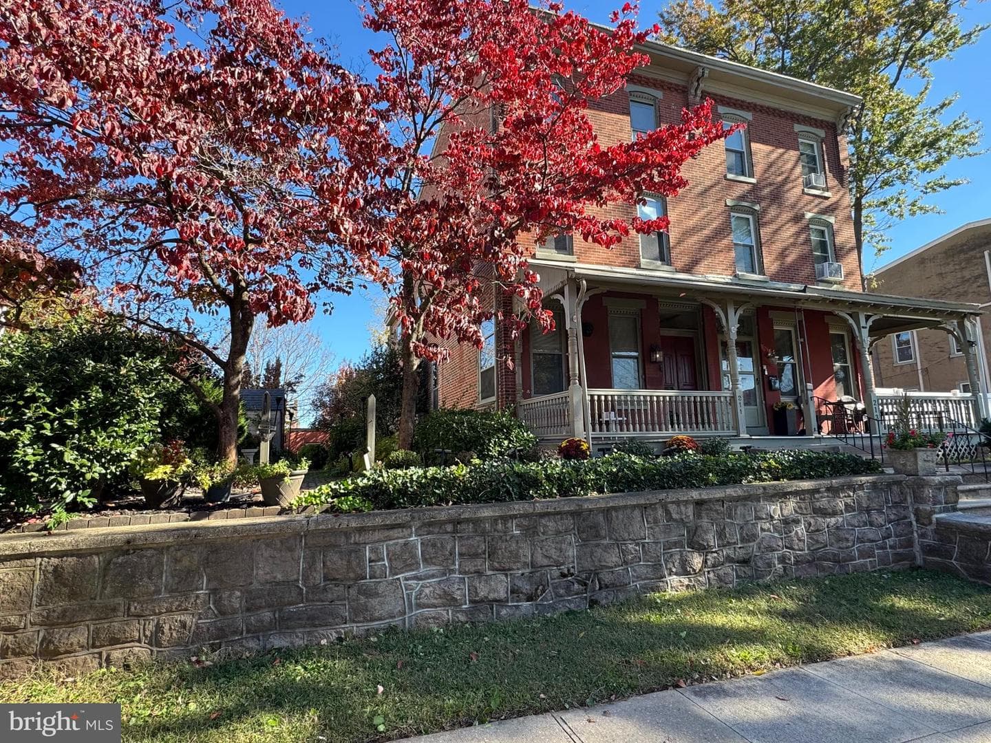 211 E Freedley Street photo 41