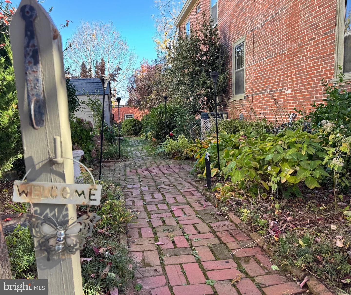 211 E Freedley Street photo 42