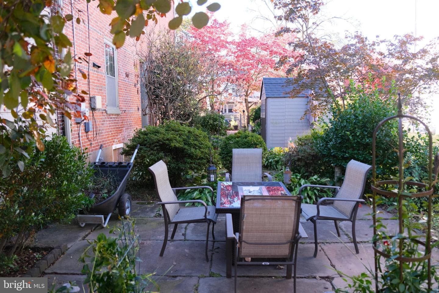 211 E Freedley Street photo 43