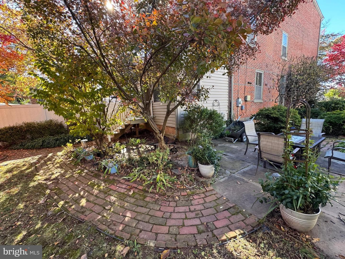 211 E Freedley Street photo 44