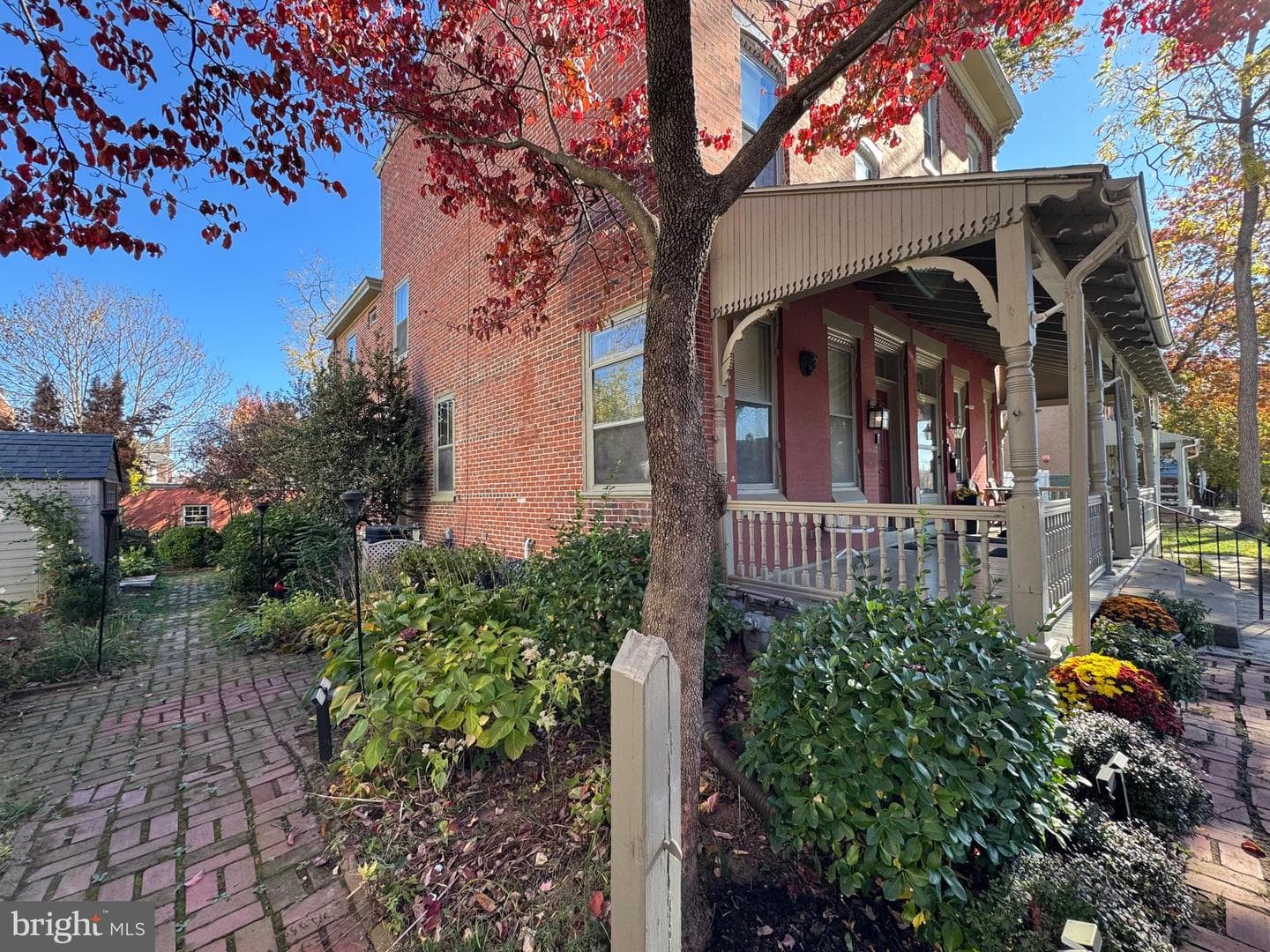 211 E Freedley Street photo 45