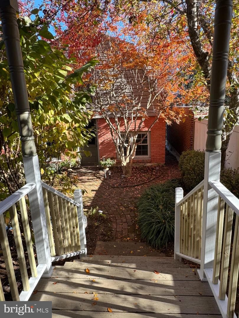 211 E Freedley Street photo 6