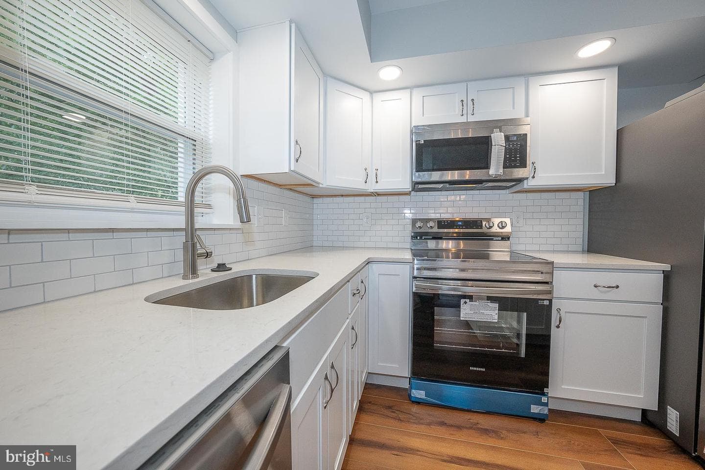 614 Caroline Drive photo 9