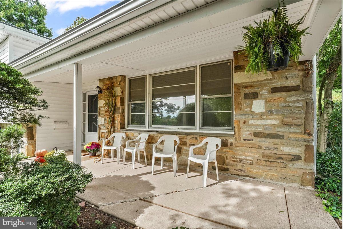 604 Pine Tree photo 3
