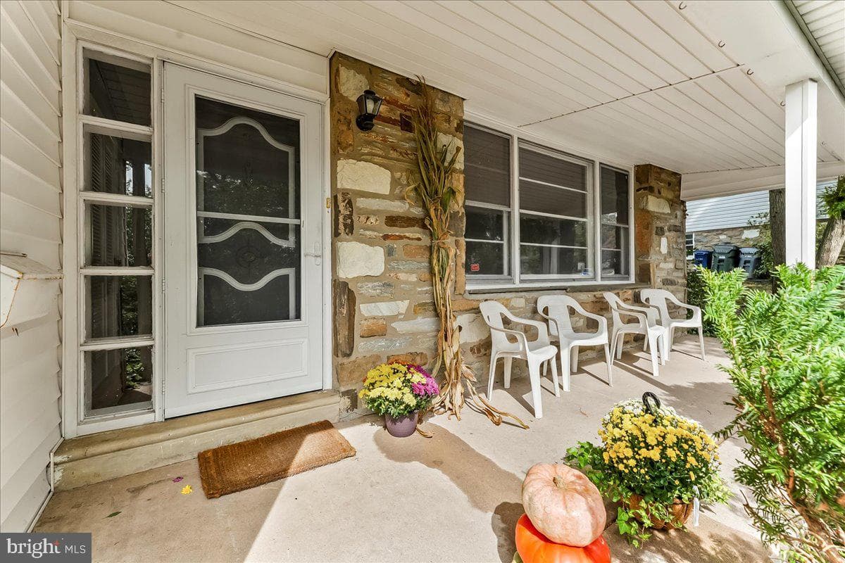 604 Pine Tree photo 4