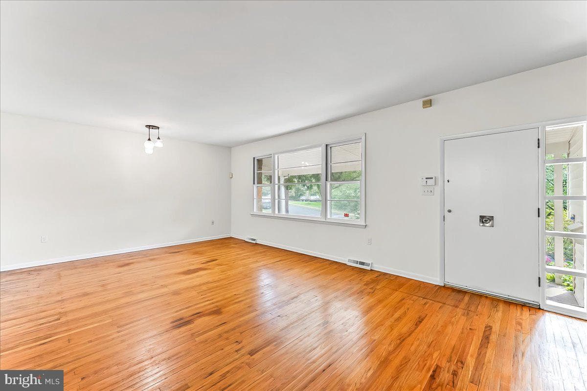 604 Pine Tree photo 7