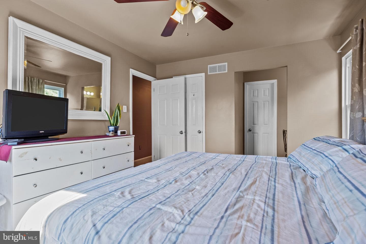 151 Canterbury Lane photo 24