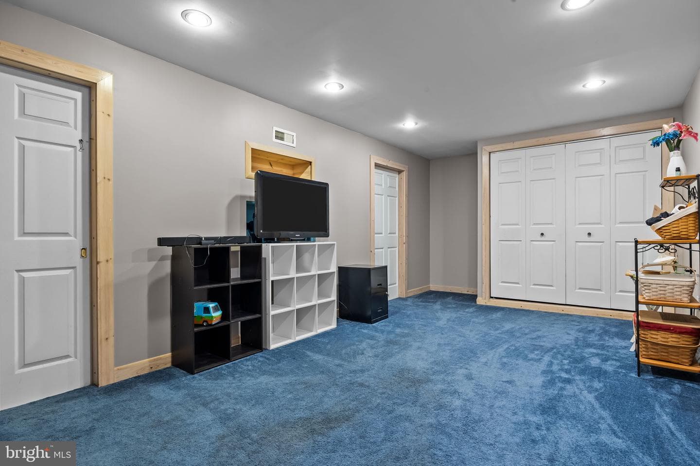 151 Canterbury Lane photo 27