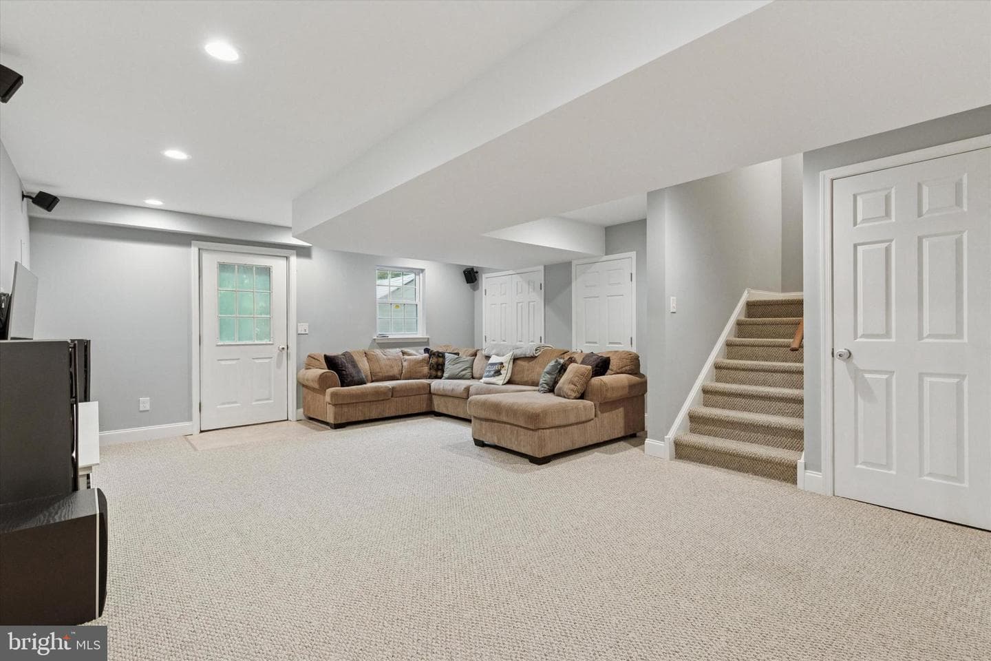 552 Creekside Drive photo 28