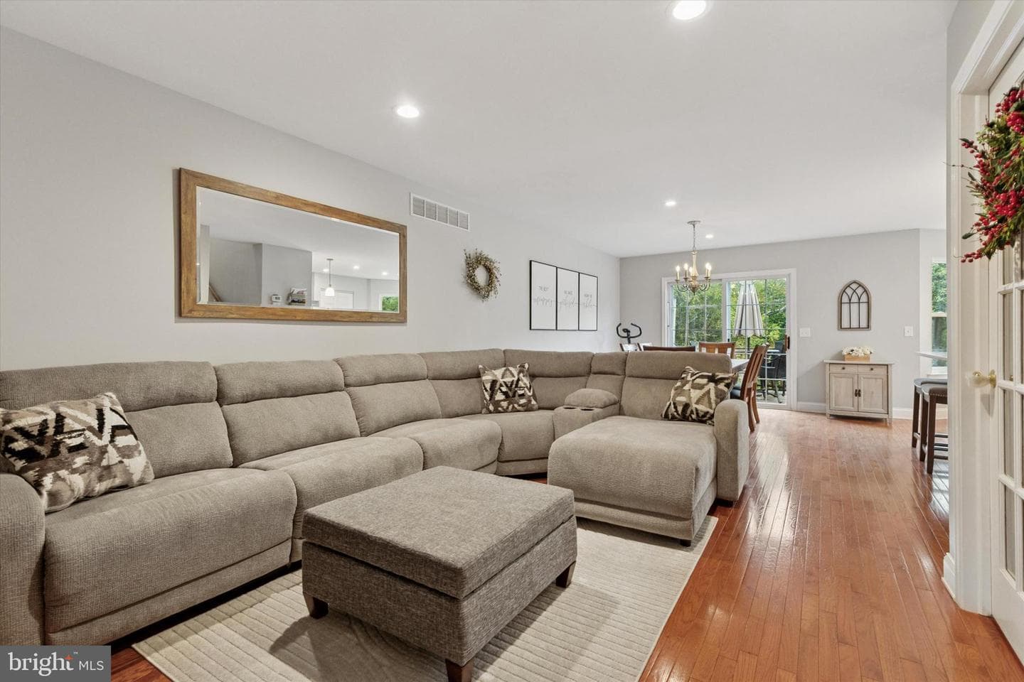 552 Creekside Drive photo 4