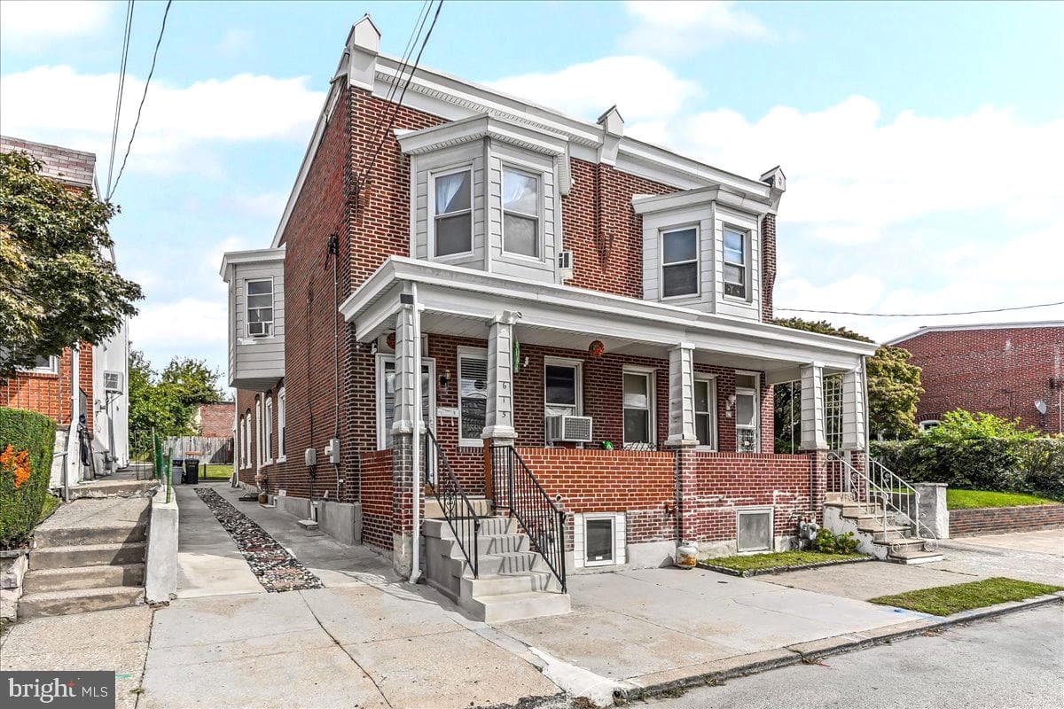 615 E Oak Street