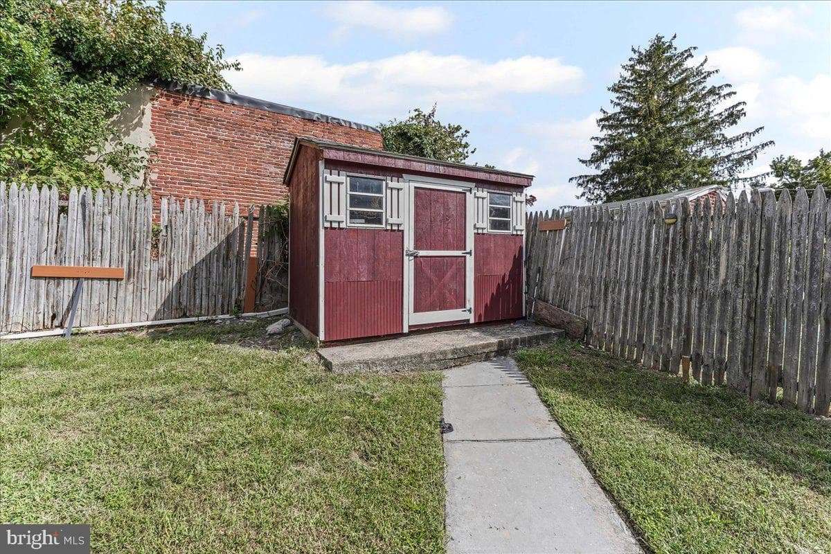615 E Oak Street photo 23