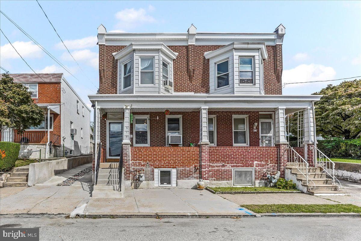 615 E Oak Street photo 26