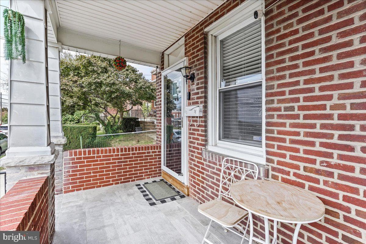615 E Oak Street photo 3