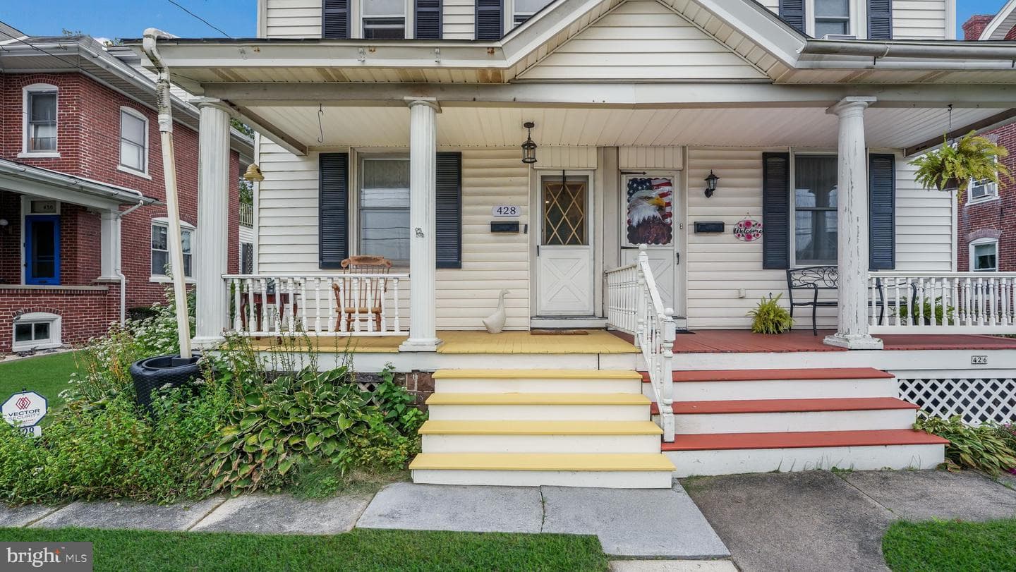 428 E Broad Street photo 3