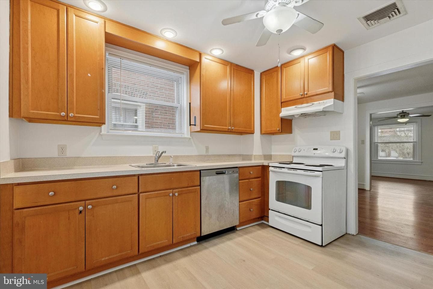 529 N Chestnut Street photo 8