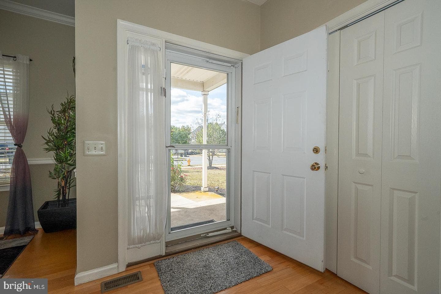 305 Summer Hill Drive photo 4