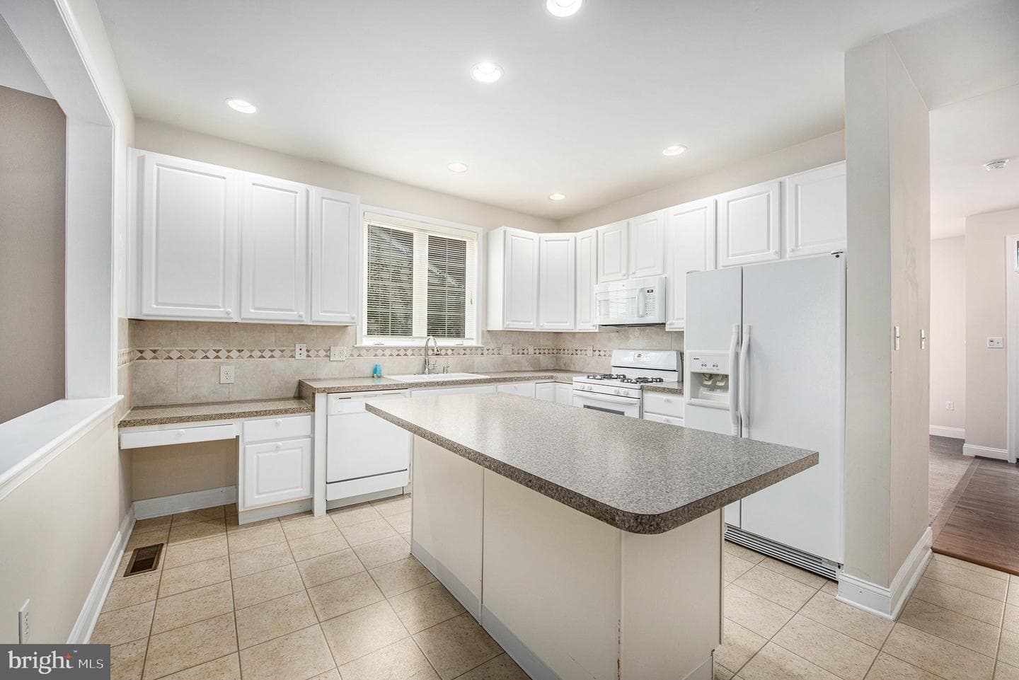 4388 Buttercup Circle photo 12