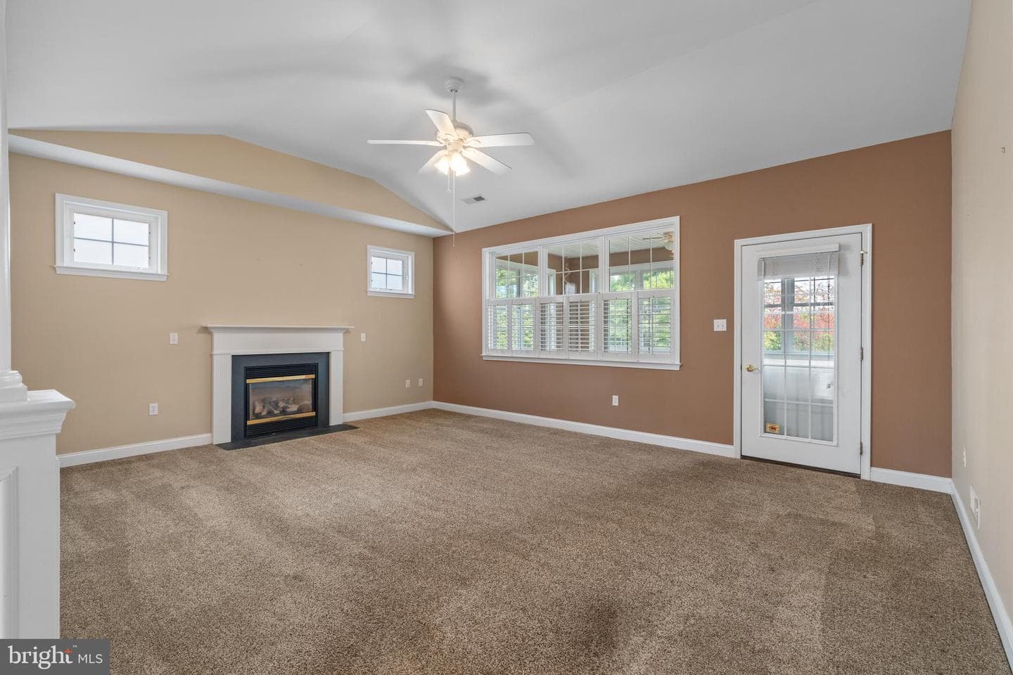 4389 Meadowridge Lane photo 13
