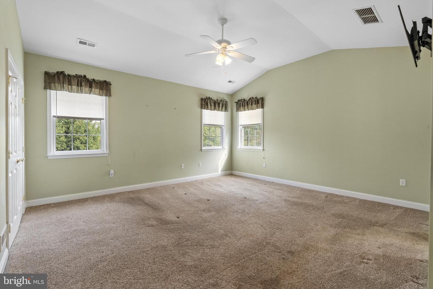 4389 Meadowridge Lane photo 17