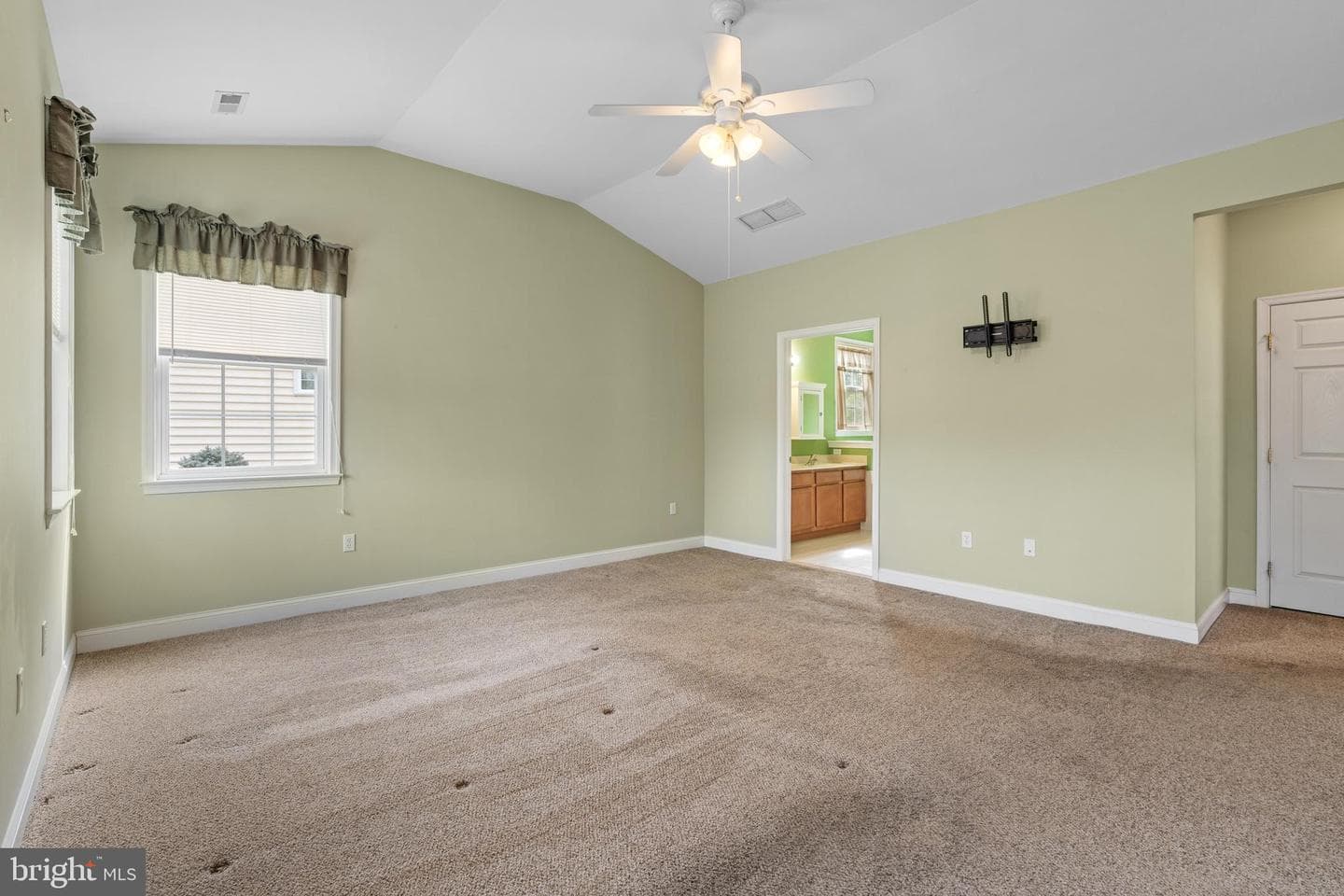 4389 Meadowridge Lane photo 19