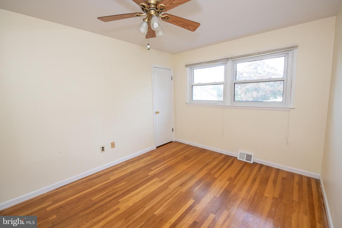 247 Leona Avenue photo 32