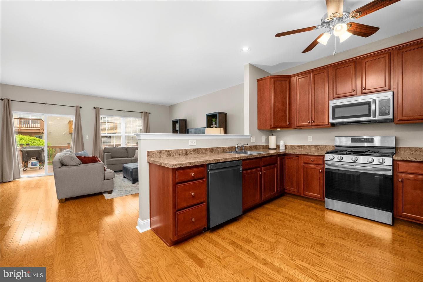 3943 Palmer Court photo 4