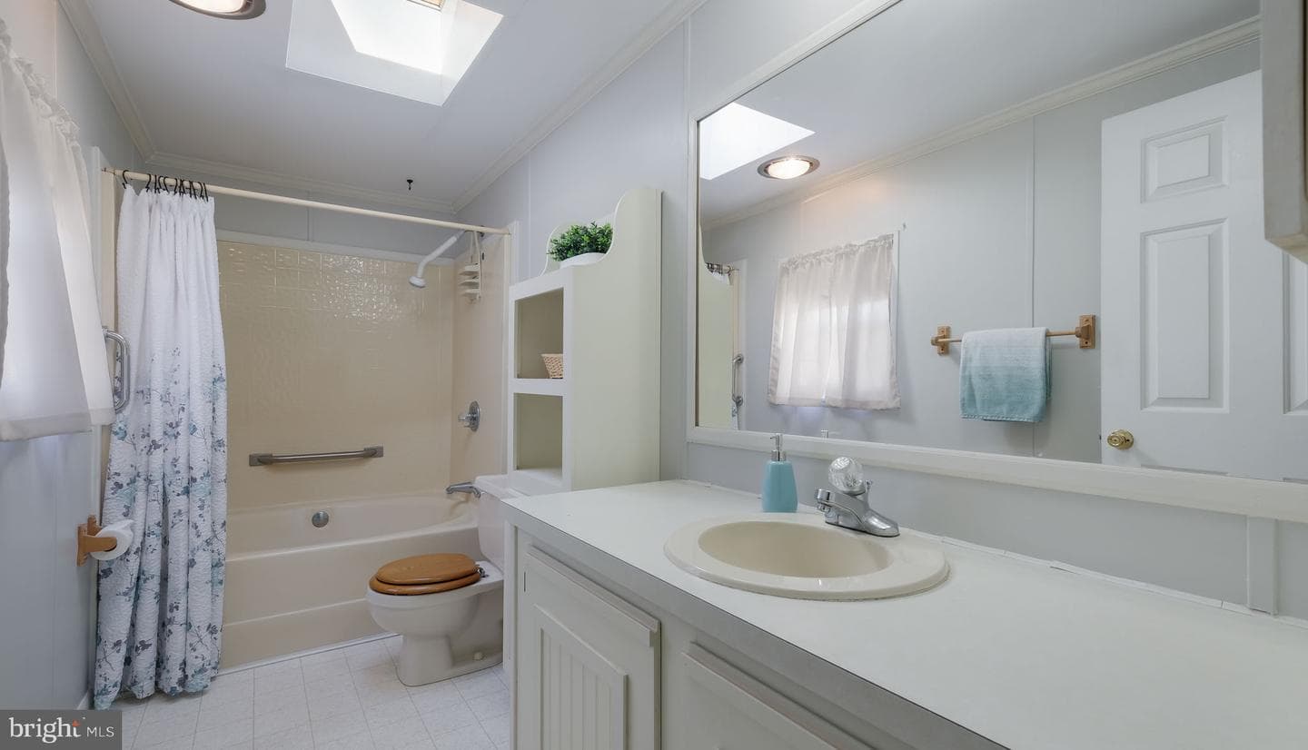 10 Bentwood Ct W photo 22