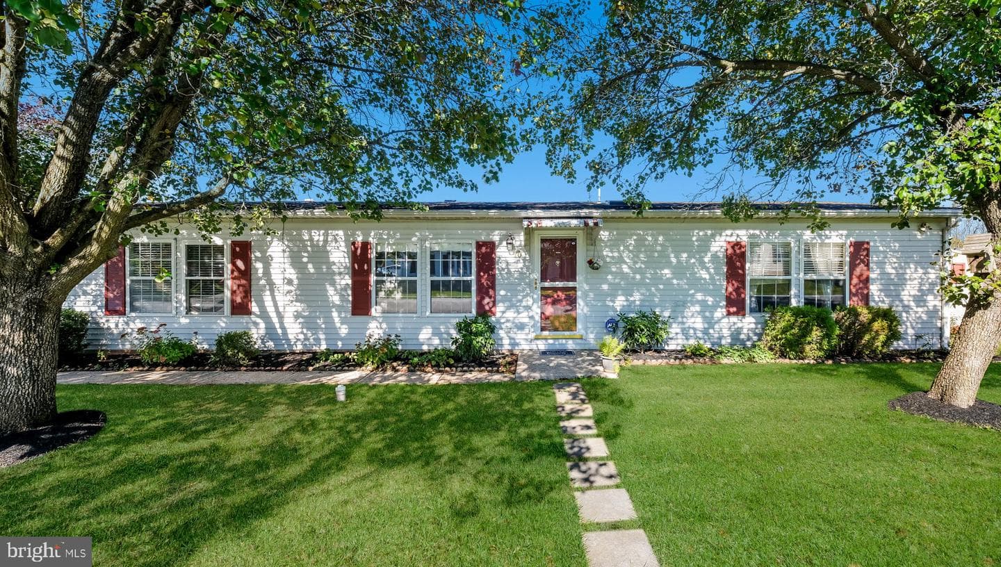 10 Bentwood Ct W photo 3