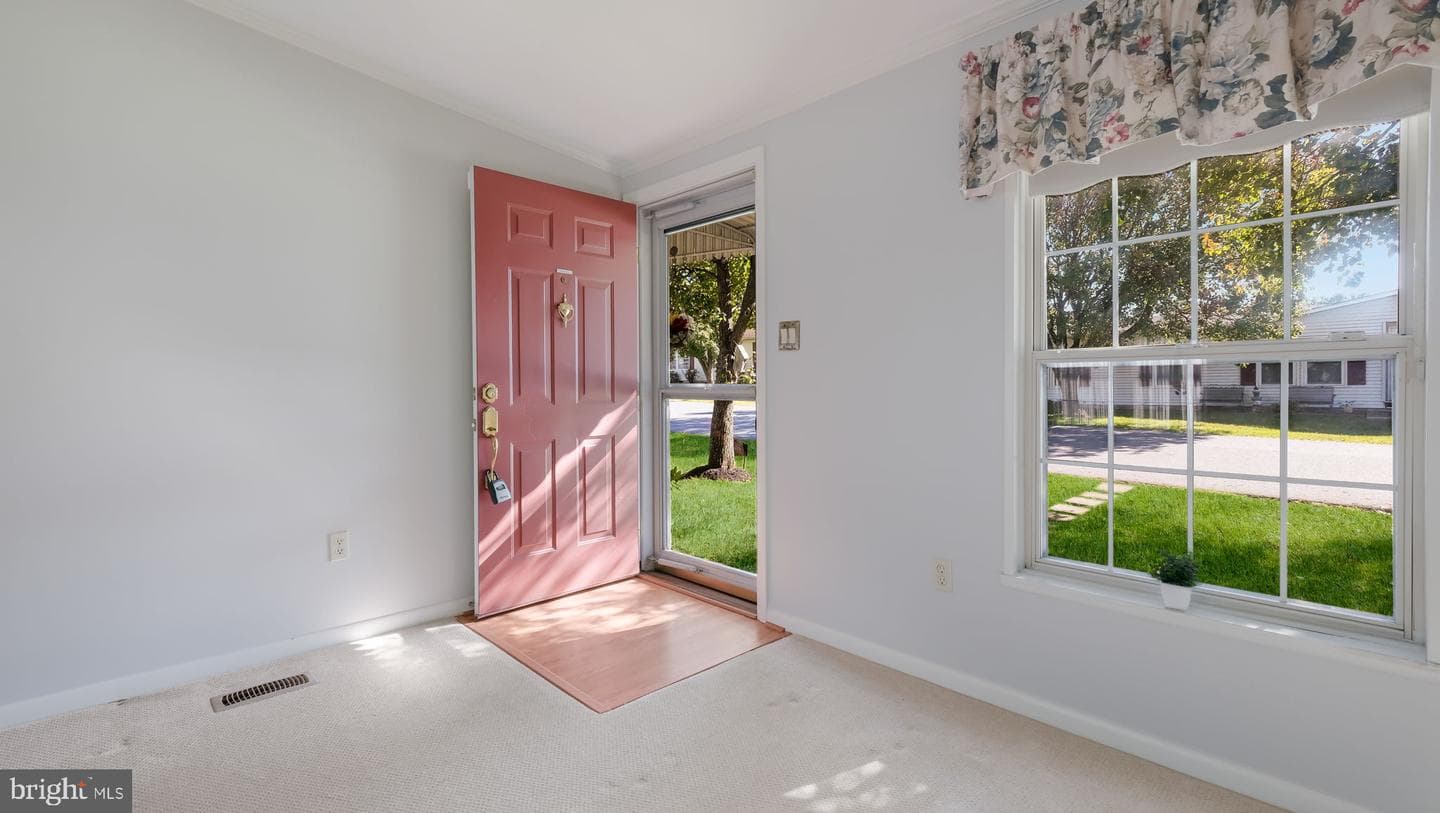 10 Bentwood Ct W photo 5