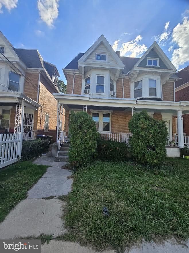 242 E Jacoby Street photo 3