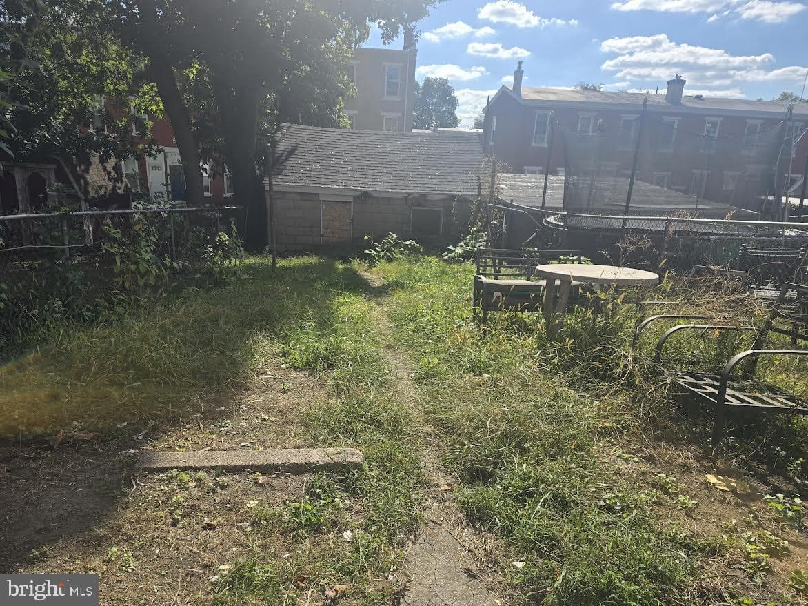 242 E Jacoby Street photo 8