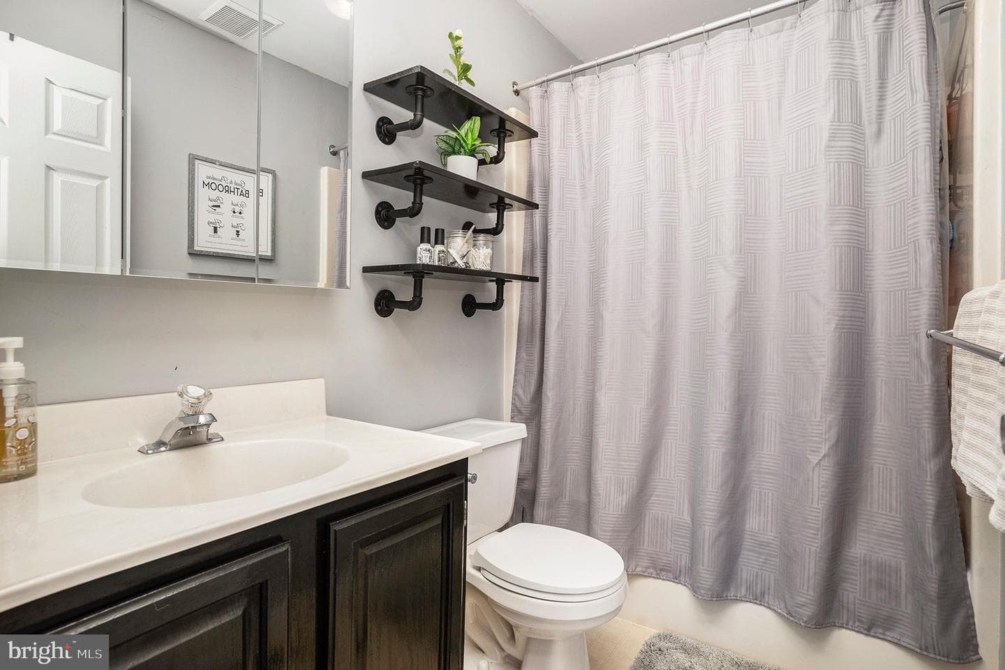 100 Anjou Court photo 33