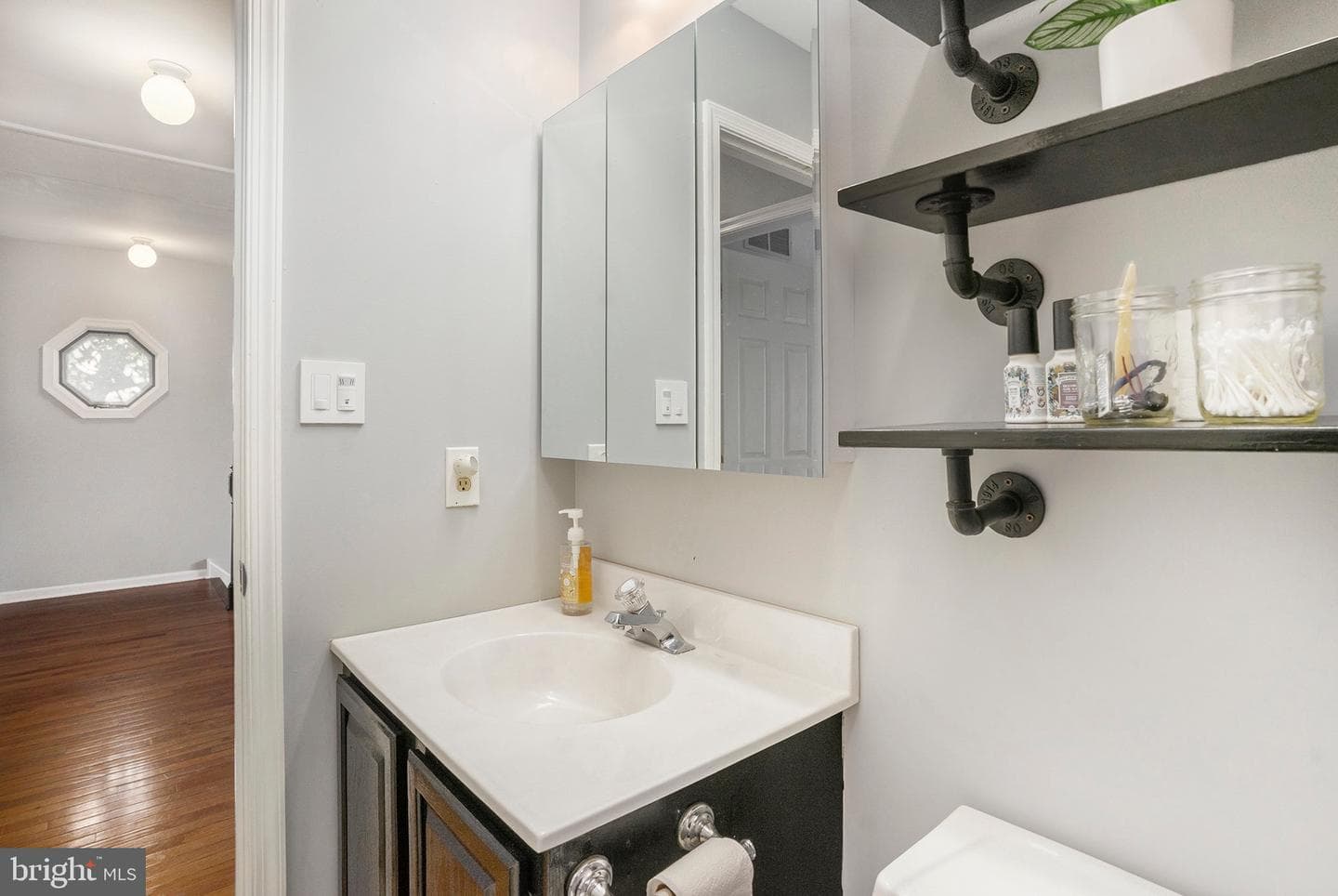 100 Anjou Court photo 34
