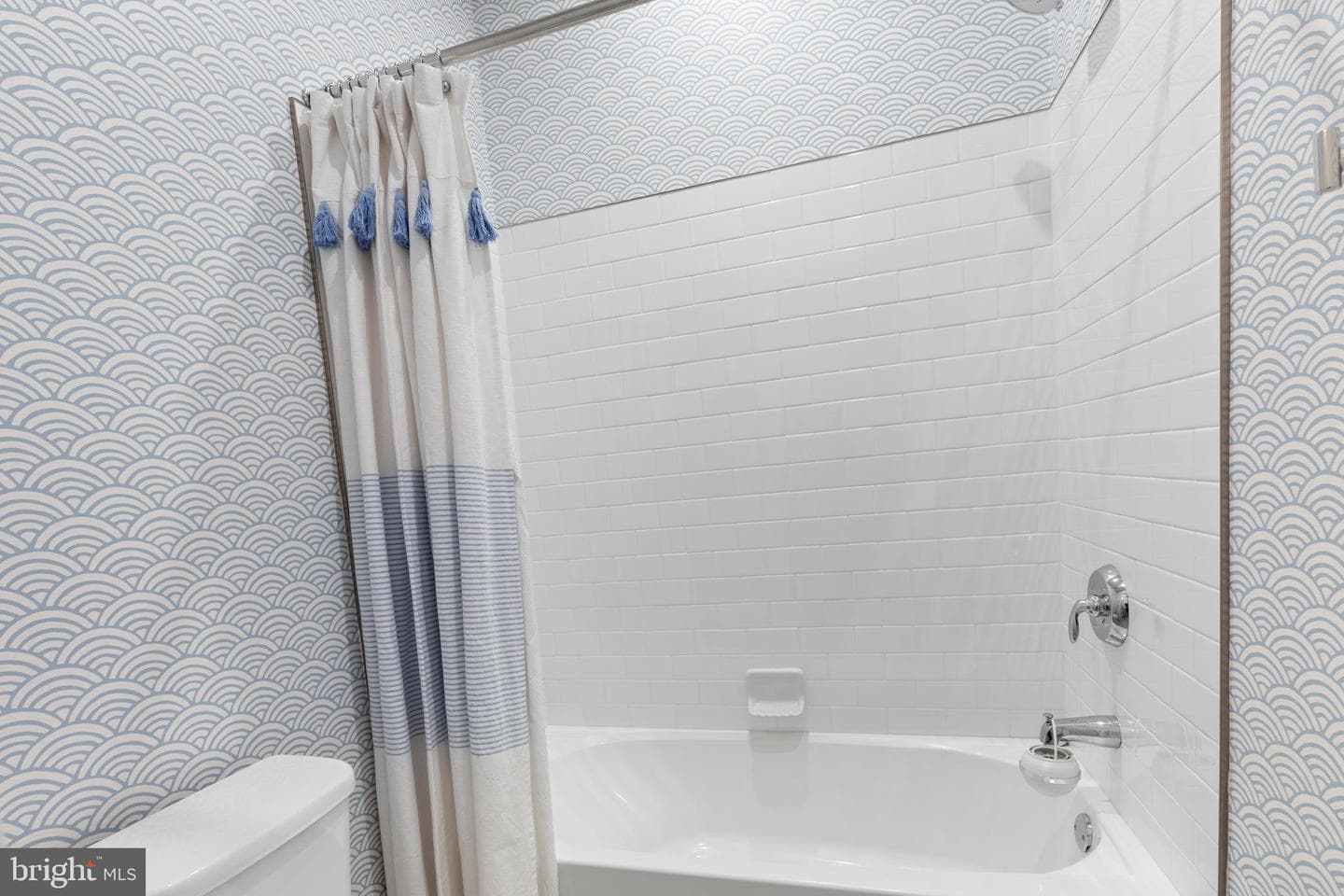 662 Levering Street photo 21