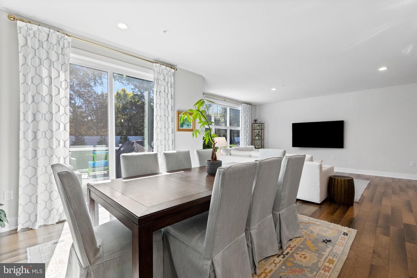 662 Levering Street photo 6