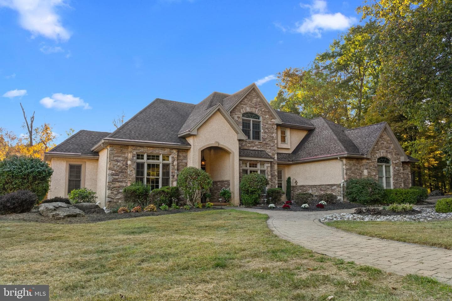 681 Kingswood Vale photo 2
