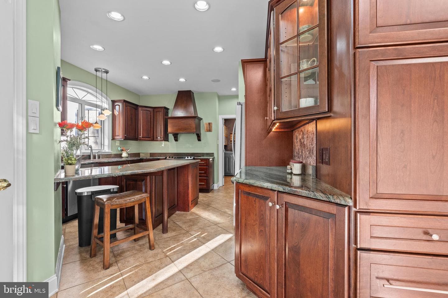 681 Kingswood Vale photo 20