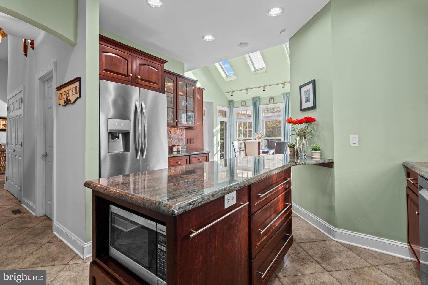 681 Kingswood Vale photo 21