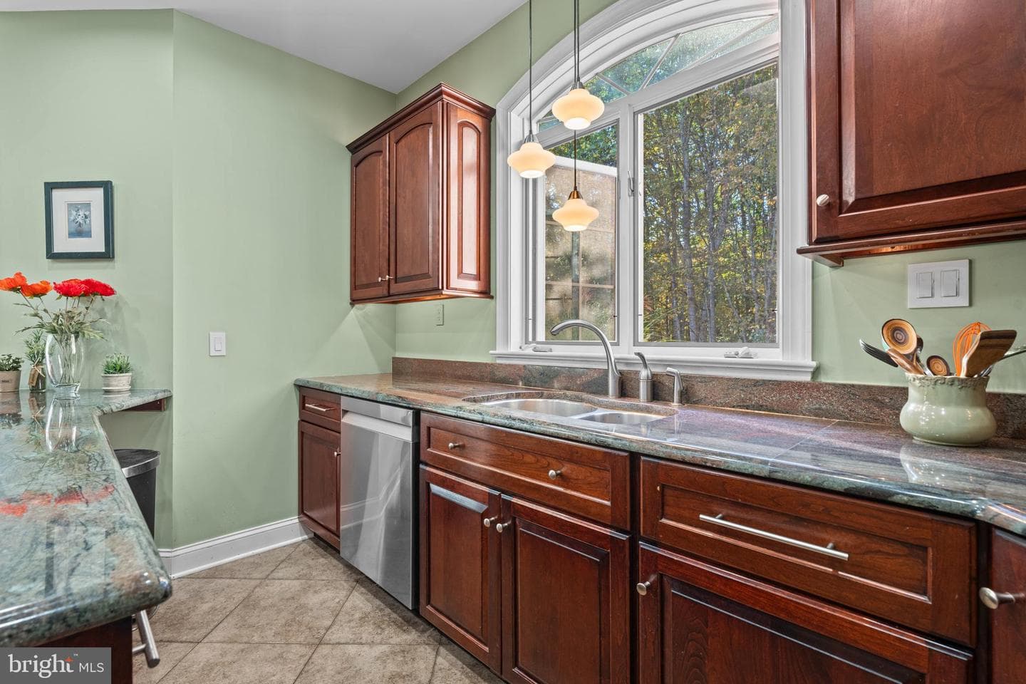 681 Kingswood Vale photo 22
