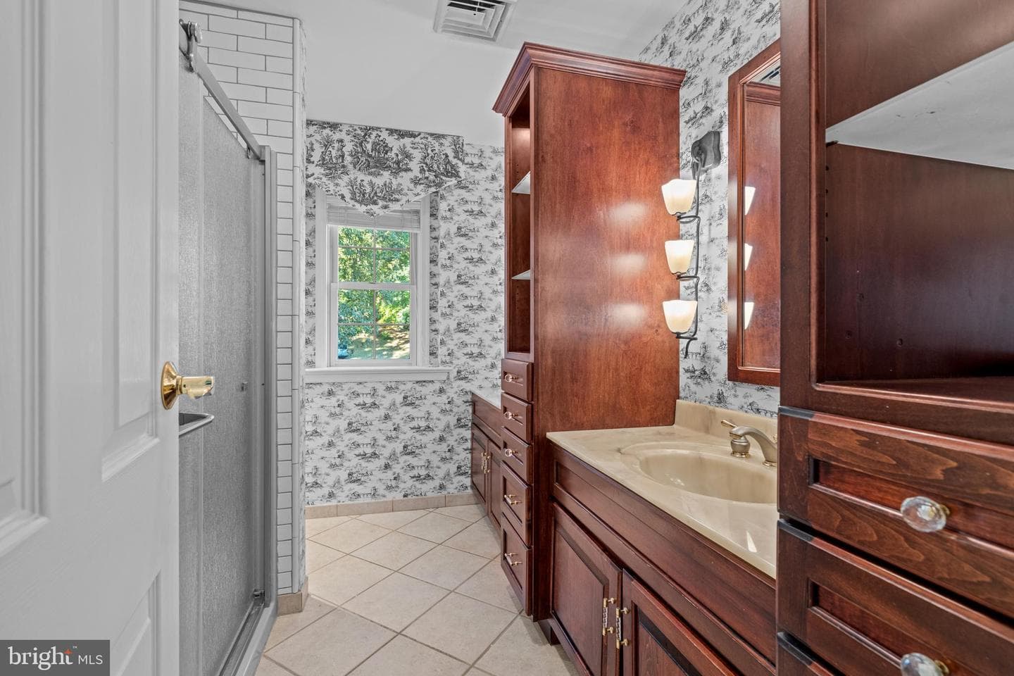 681 Kingswood Vale photo 40